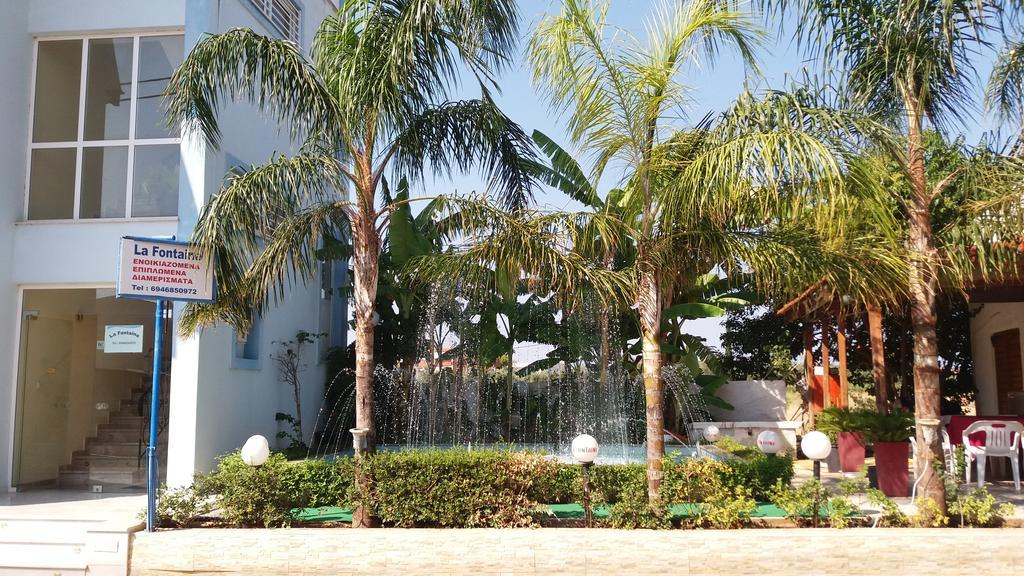 La Fontaine Apartments คานเดีย ภายนอก รูปภาพ
